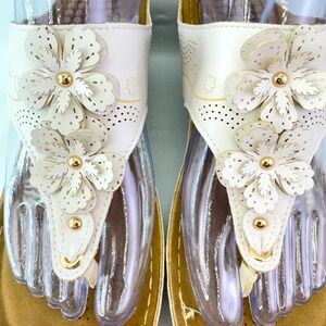 Womens White Floral Wedge Thong Sandals EU Size 38 Flower Embellishments Slip On